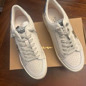 Vintage Havana Sneakers
White/ Silver
Size 8.5
Never worn